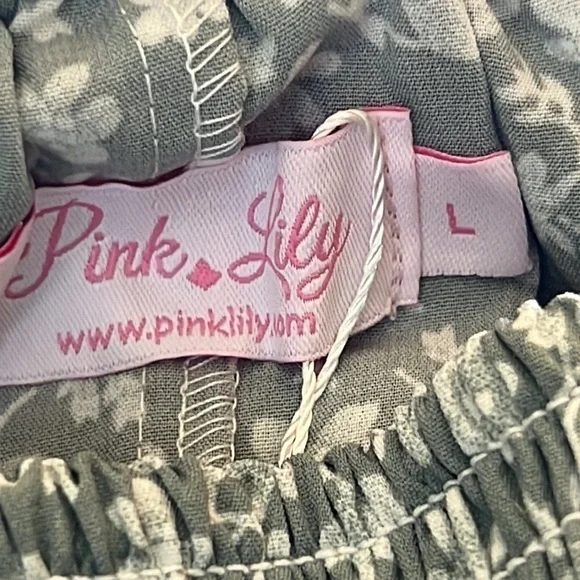 🩶 Pink Lily ‘Garden Fate’ Green Tiered Floral Skirt || Size Large 🌸 - Picture 7 of 10